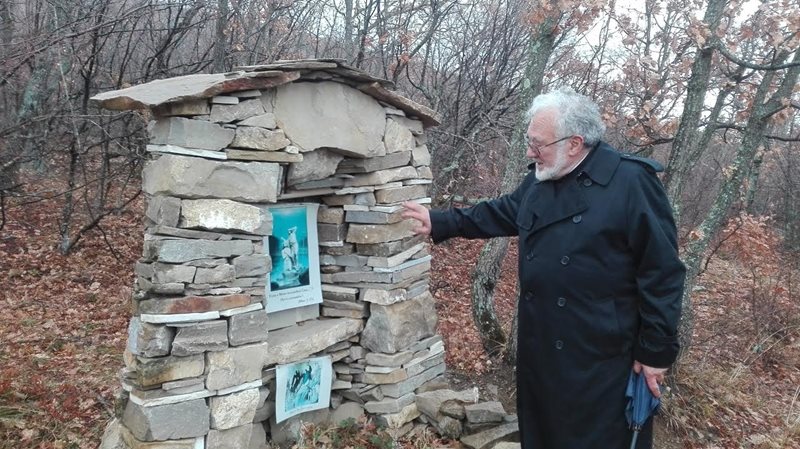 80-годишен юбилей празнува отец Петър - достойният българин, построил 40 каменни параклиси в Свети Влас