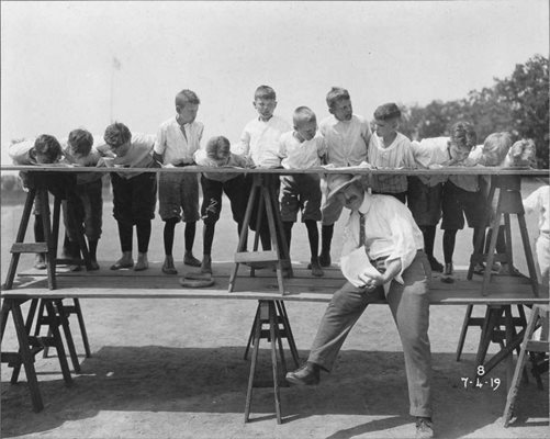 1919г. В чест на Деня на Независимоста - ядене на пай