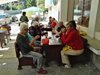 Женският “парламент” в Стойките всеки ден привиква кмета на кафе