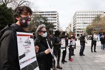 Restaurant and cafe owners are protesting in Athens against measures that are hampering their businesses.  PHOTO: Reuters