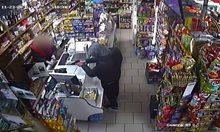 Варненската полиция търси помощ за залавянето на крадец (Видео)
