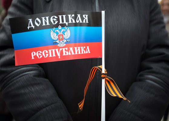 Знамето на самопровъзгласилата се Донецка народна република
