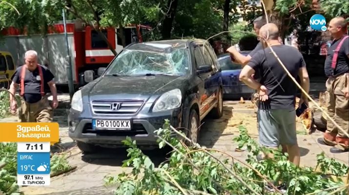 Пострадали са три автомобила.