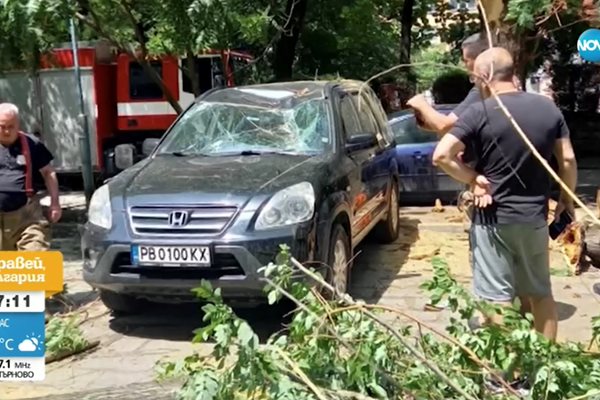 Пострадали са три автомобила.