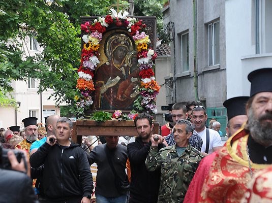 За асеновградчани Преполовение е един от най-големите християнски празници.