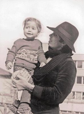 Пепа Николова с тригодишната Александра