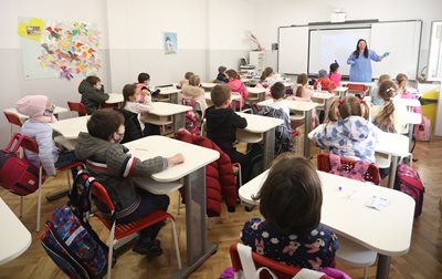 На 10 ноември тази година започна тестването на децата от 1-ви до 4-ти клас в България.



 СНИМКА: Николай Литов