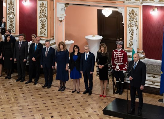 Десислава Радева, премиерът Николай Денков, съпругата му и вицепрезидентът Илияна Йотова (от дясно на ляво) на приема на президента Румен Радев (вдясно) на 3 март
СНИМКА: ПРЕССЛУЖБА НА ПРЕЗИДЕНТСТВОТО