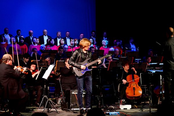 Асен Вапцаров всеки ден пише музика за филми, реклами и компютърни игри.През януари 2017 г. младият композитор прави концерт в Русе, като свири популярни арии с рок китара.