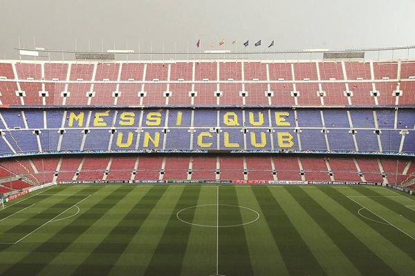 *Mes que un club е девизът на “Барселона” на каталунски и означава “Повече от клуб”. От известно време насам феновете предлагат той да бъде леко променен.