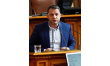 Делян Добрев си  оттегли оставката като народен представител
