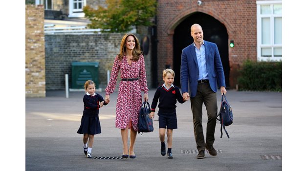 Принцеса Шарлот, Кейт Мидълтън, принцовете Джордж и Уилям СНИМКИ: Ройтерс
