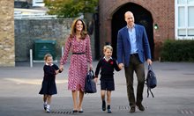 Експерт: Кейт и Уилям изглеждаха като нервни деца на първия учебен ден на Шарлот (Снимки)