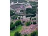 Хиляди фенове на Тейлър Суифт заливат хълмовете до стадиона в Мюнхен, за да гледат безплатно концерта (Снимки)