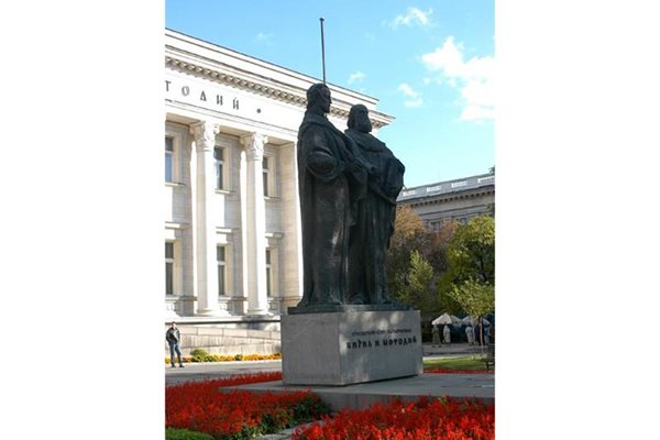 В наши дни българите са издигнали във всеки град паметници на братята.