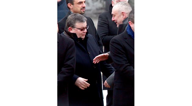 Януари 2017 г. - Сотир Цацаров, тогава главен прокурор, се ръкува с бившият главен прокурор Борис Велчев