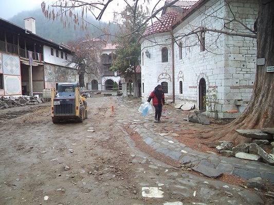 В момента в Бачковския манастир тече ремонт