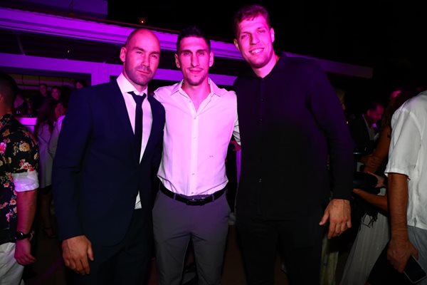 Василис Спанулис (вляво) и Александър Везенков (вдясно) Снимка: фейсбук на "Олимпиакос"