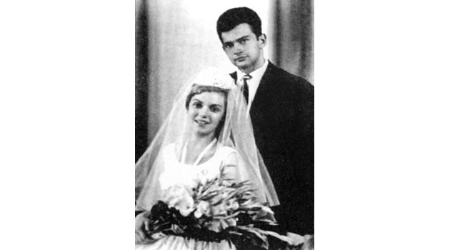 4 август 1963 г. - току-що навършили 20 години, Георги и Величка стават семейство Аспарухови. СНИМКА: ЛИЧЕН АРХИВ, СПЕЦИАЛНО ЗА "24 ЧАСА"