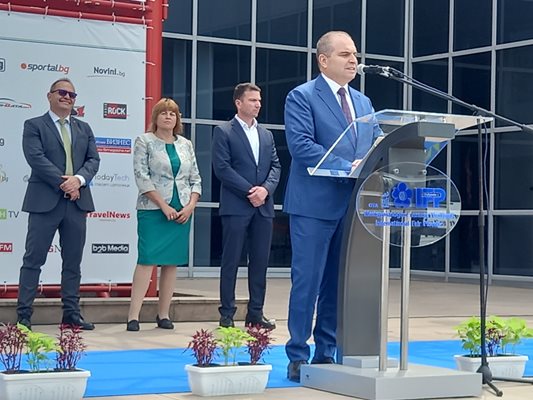 Вицепремиерът Гроздан Караджов откри в Пловдив Международното изложение за товарни автомобили, автобуси и специализирани превозни средства 