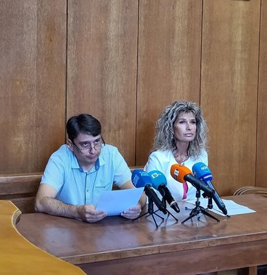 Наблюдаващият прокурор Паун Савов и окръжният прокурор на Пазарджик
 Албена Кузманова