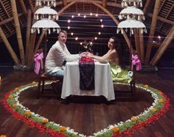 Дъщерята на Наско Сираков и Илиана Раева се сгоди на Свети Валентин на Бали