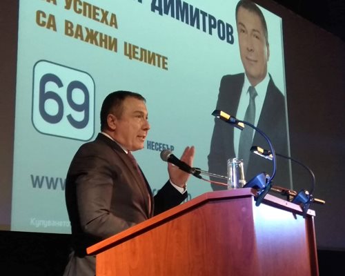 Николай Димитров, който спечели четвърти кметски мандат в Несебър, е на работа от 2 януари.