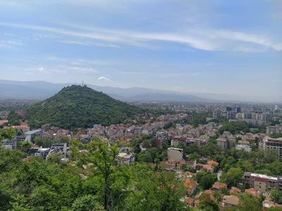 Слънчев и дори горещ ден очаква днес Пловдив. СНИМКА: 24 часа Пловдив онлайн