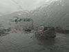 Проливен дъжд затрудни движението по АМ "Тракия" (Видео)