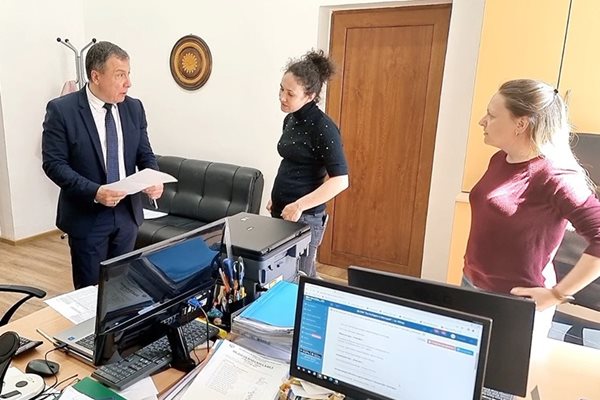 Кметът Николай Димитров инспектира дейностите по подготовката на Обзор за предстоящия туристически сезон.