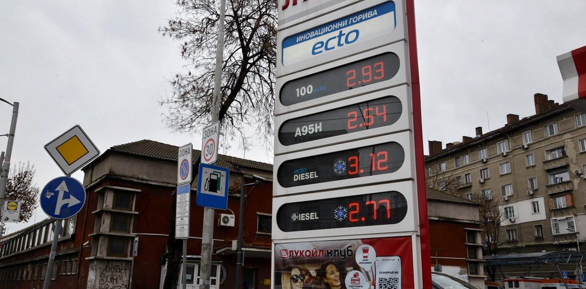 Бензинът тук най-евтин от целия ЕС, при дизела само Малта ни бие с 2,37 лв. за литър