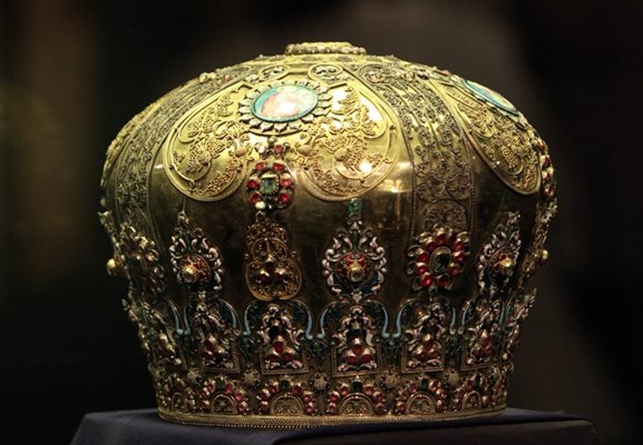 Короната на българските охридски архиепископи, пазена в София