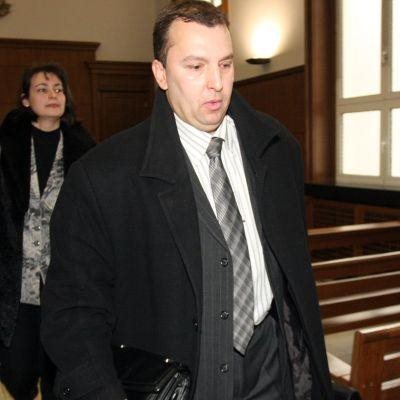Адвокат Петър Чалъмов е решен да обори всички експертизи за вината й