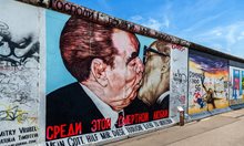 32 години от падането на Берлинската стена. На 9 ноември 1989 г. с викове 