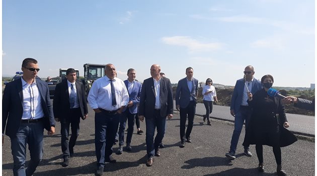Борисов с кмета на Бургас Димитър Николов и депутати от ГЕРБ.