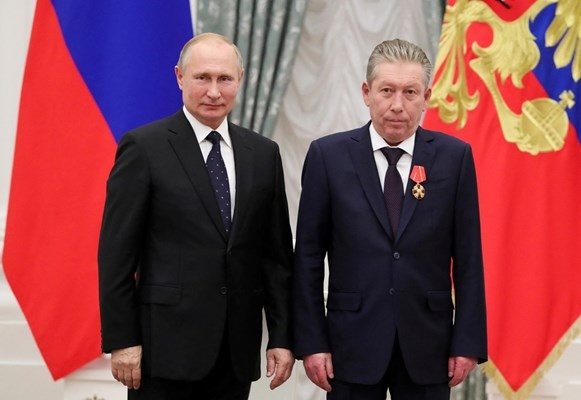 Руският президент Владимир Путин и Равил Маганов на церемония в Москва
Снимка: РОЙТЕРС