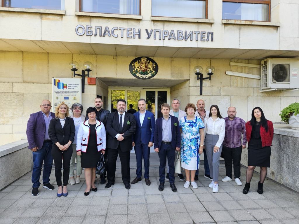 БСП регистрира листата си в Търново, дойде и водачът Атанас Зафиров