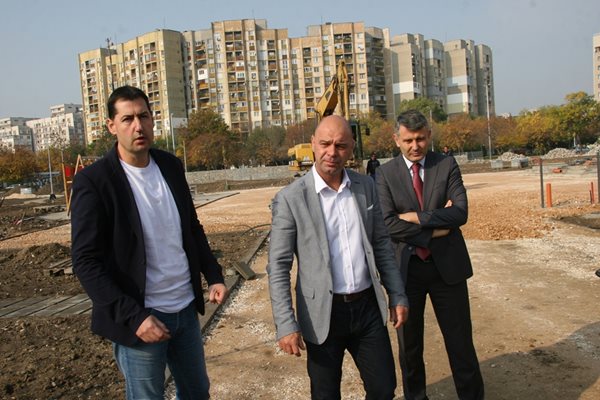 Градоначалникът Иван Тотев за пореден път обяви, че няма да се продават общински терени в "Тракия".