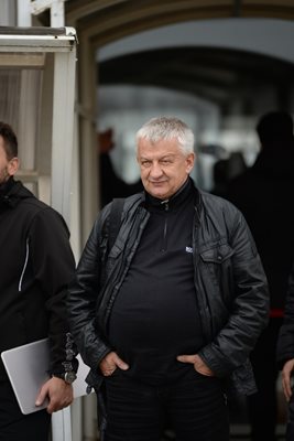 Крушарски е бесен заради загубата от "Ботев" Снимки: Владимир СТОЯНОВ