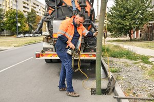 Община Пазарджик започна машинно отпушване на шахтите срещу проливни дъждове