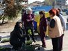 Раздават цветя срещу смет в Пазарджик