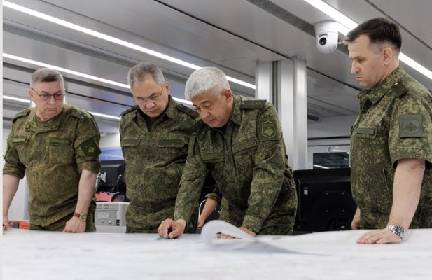 Министърът на отбраната Сергей Шойгу инспектира войските. СНИМКА: Официален сайт на МО на Руската федерация