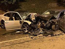 Един човек загина, а девет са ранени при тежка катастрофа с три автомобила близо до Панчарево. Инцидентът стана на пътя между София и Самоков. СНИМКА: Дияна Русинова