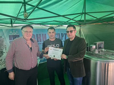 Министърът на иновациите и растежа Александър Пулев награди българската фирма „Тони Старт“ за иновативна дигитална система за съхранение на мляко