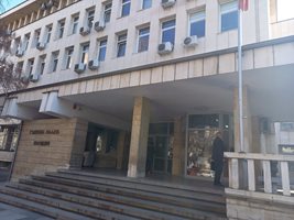 Двама обвинени в опит да подкупят полицаи в Пловдивско застават пред съда