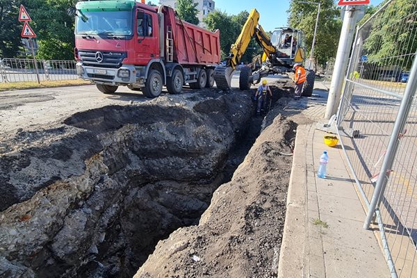 Тръбите ще се полагат на 6 метра дълбочина по бул. "Васил Априлов".