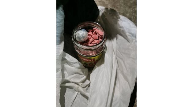 Откритите наркотици в дома на помориеца. Снимки: МВР