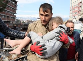 Децата чудо на земетресението в Турция (Обзор, снимки)