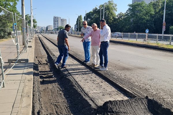 Участъкът, където се подменя водопровода, е фрезован, обявиха Георги Стаменов и Тошо Пашов.