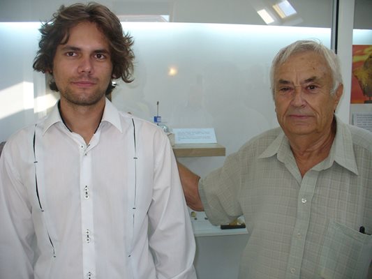 Петър Попдимитров се гордее с внука си Таньо, когото запалил по археологията.